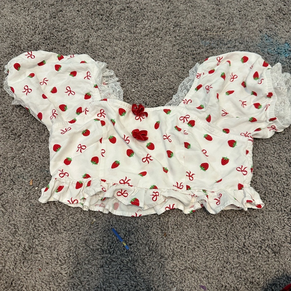 Sweet society from hot topic White Crop Top with Strawberry and Bow Print size L